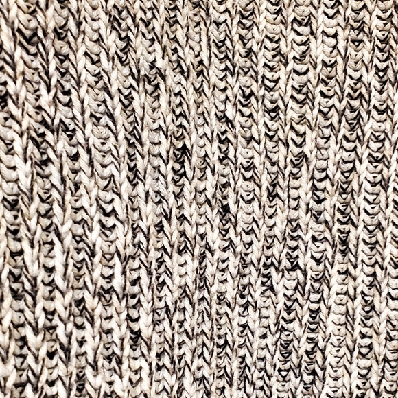 Black and White warm sweater - Picture 2 of 4